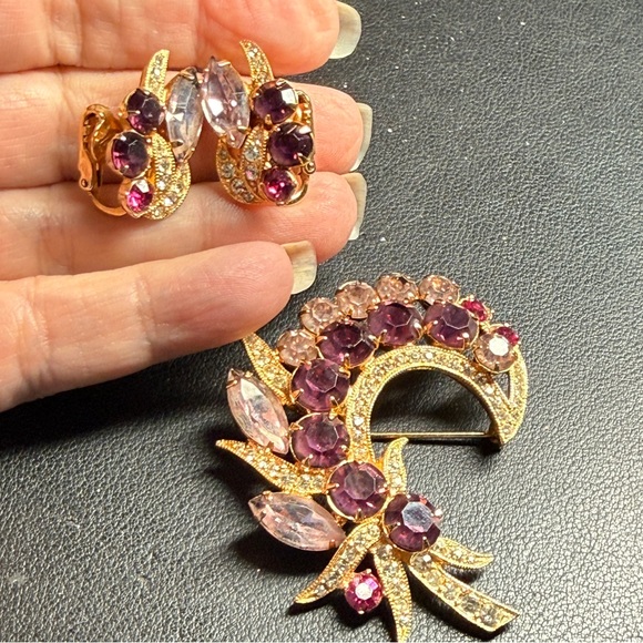 Vintage Eisenberg Ice Demi Parure 2 Shades of Purple Rhinestone Brooch Earrings - Picture 7 of 9